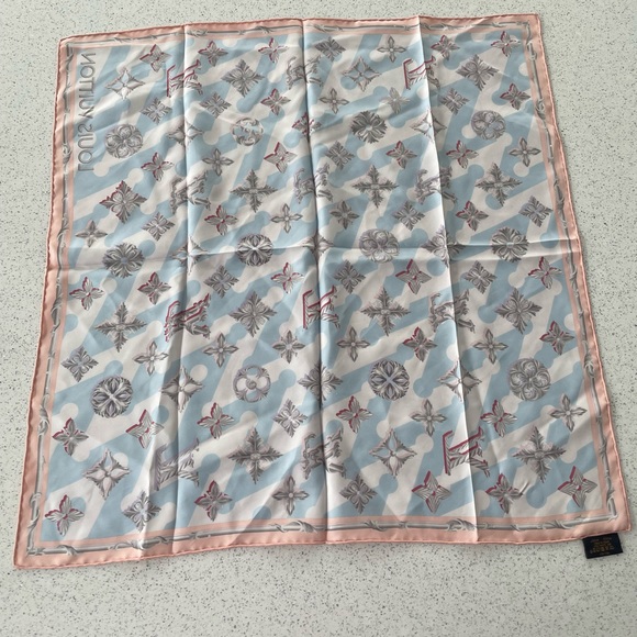 Louis Vuitton 100% silk square - Picture 4 of 6
